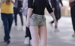 缓慢而坚定地深入公主内部